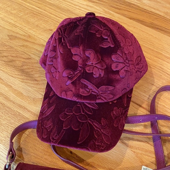 Handbag / Purse & Cap / Hat 🌺 - Picture 2 of 7
